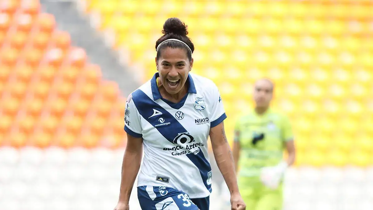 Aisha Keshy Solórzano García, jugadora del Club Puebla